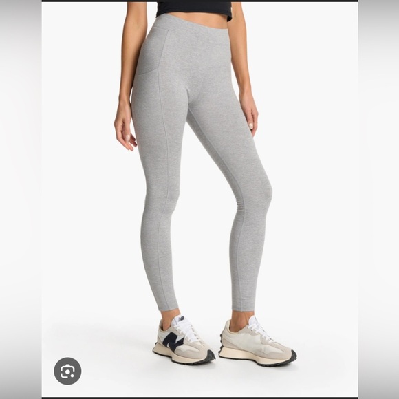 Womens grey Vuori Studio Pocket Legging size medium EUC - Picture 1 of 11